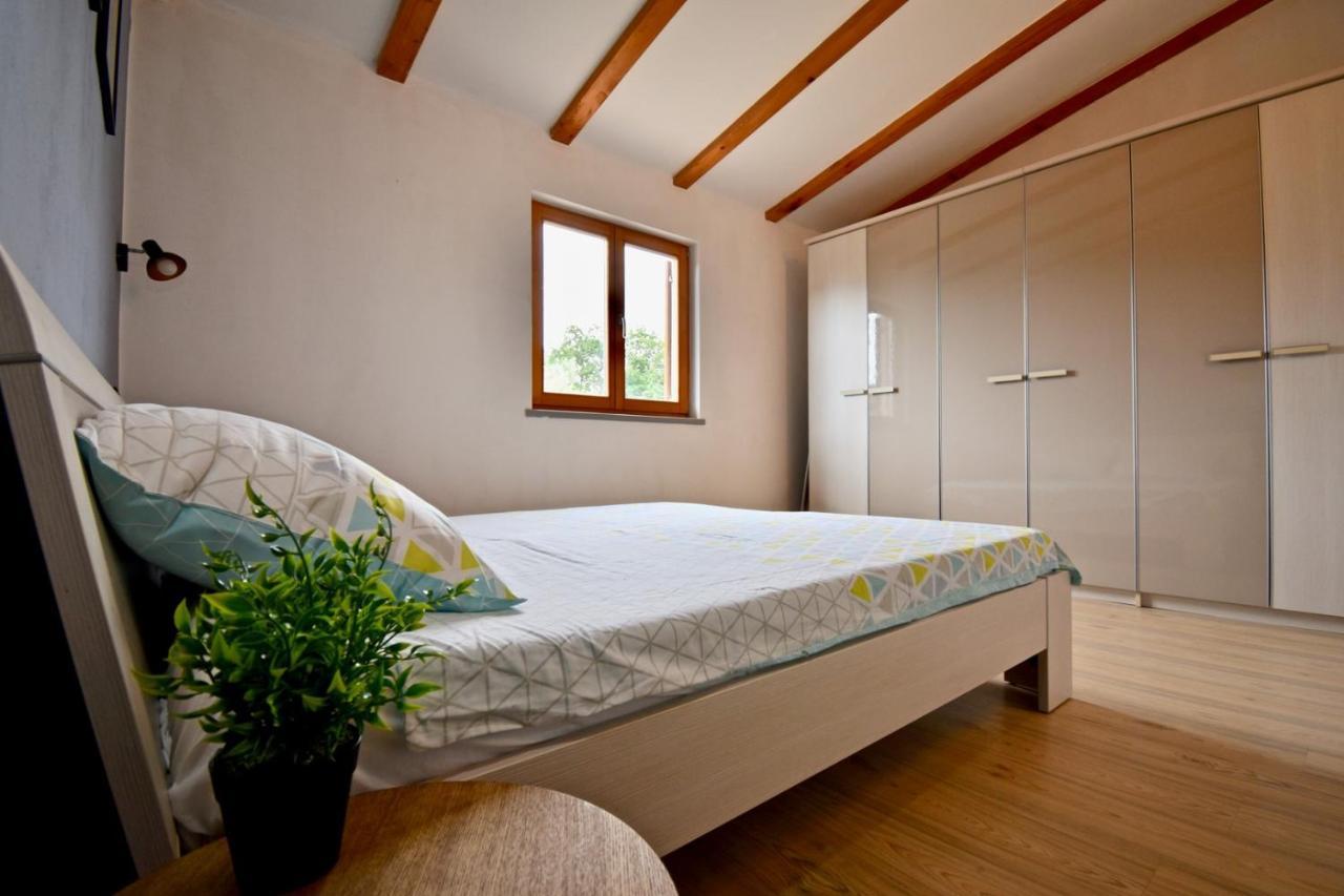Relaxing Holiday House With Terrace Sea View Medulin Exterior photo