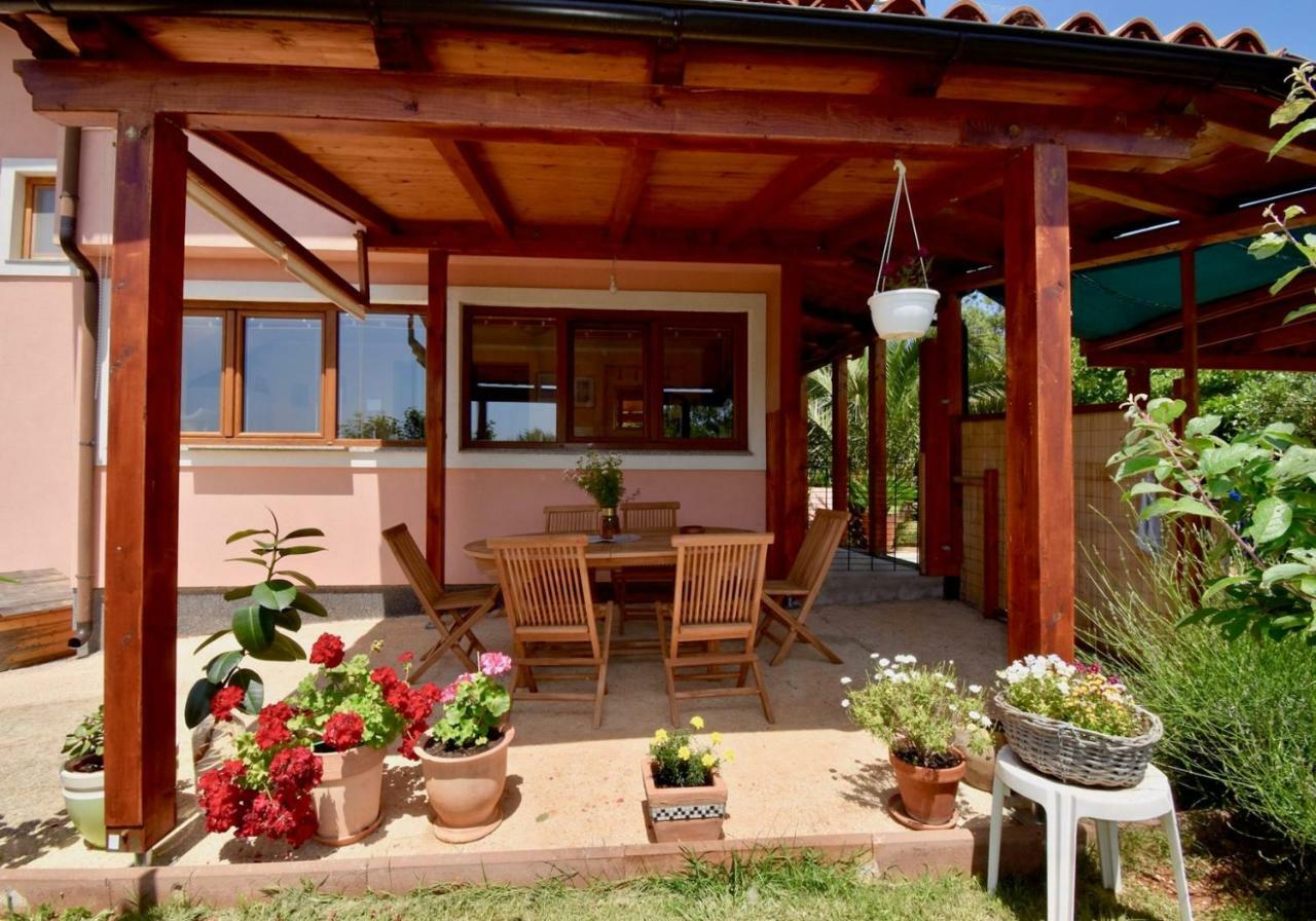 Relaxing Holiday House With Terrace Sea View Medulin Exterior photo