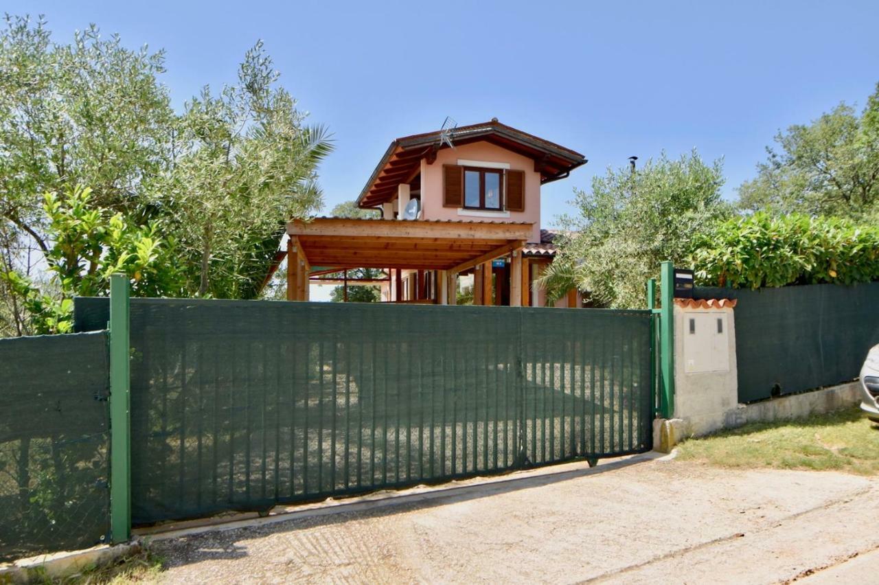 Relaxing Holiday House With Terrace Sea View Medulin Exterior photo
